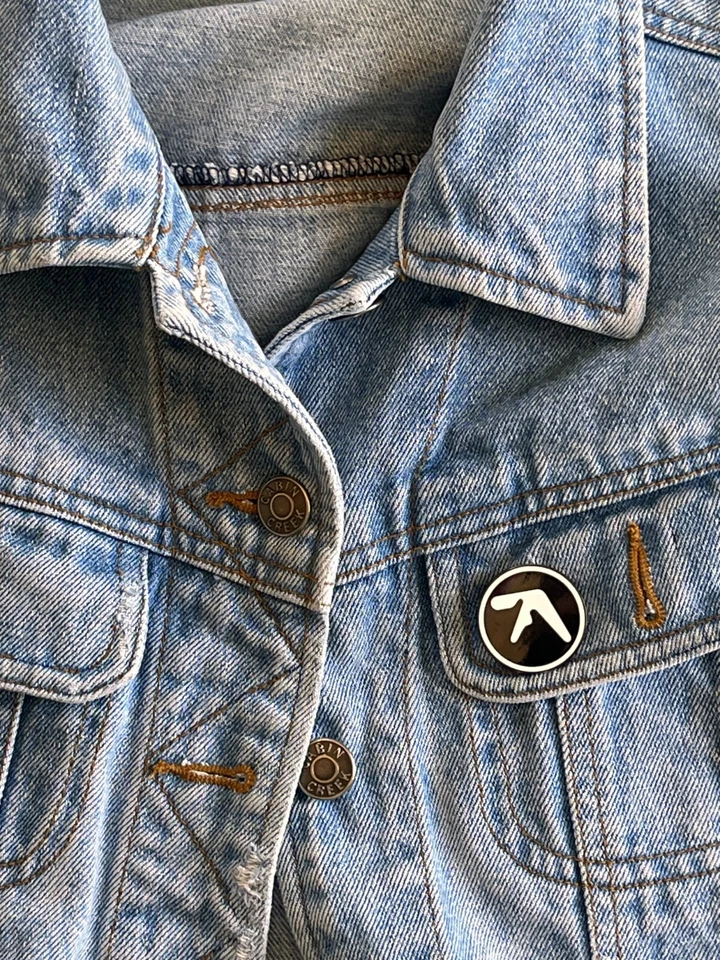 Aphex Twin Logo - Round Enamel Pin / Badge - Excellent Condition - Image 3 of 4