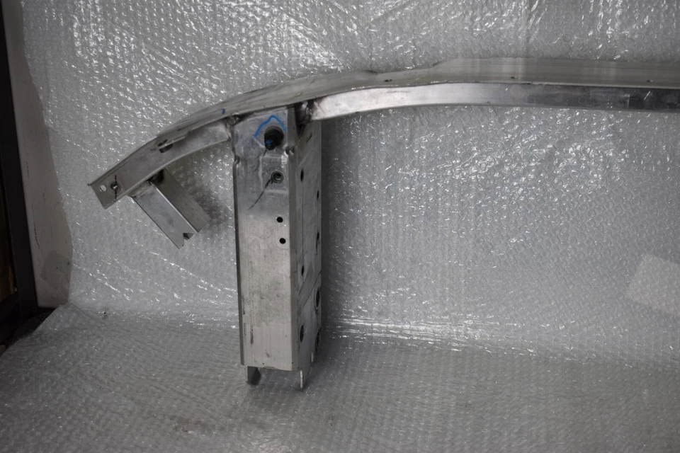 BMW X3 X4 2018 2019 2020 barra de refuerzo delantera OEM 16808314 Foto 2 de 4