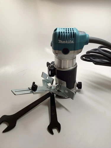 Makita RT0701C 1-1/4" Horsepower Compact Router 26782-1
