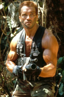 ARNOLD SCHWARZENEGGER PREDATOR 24x36 inch Poster POINTING MACHINE GUN 