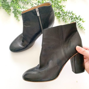 everlane black booties
