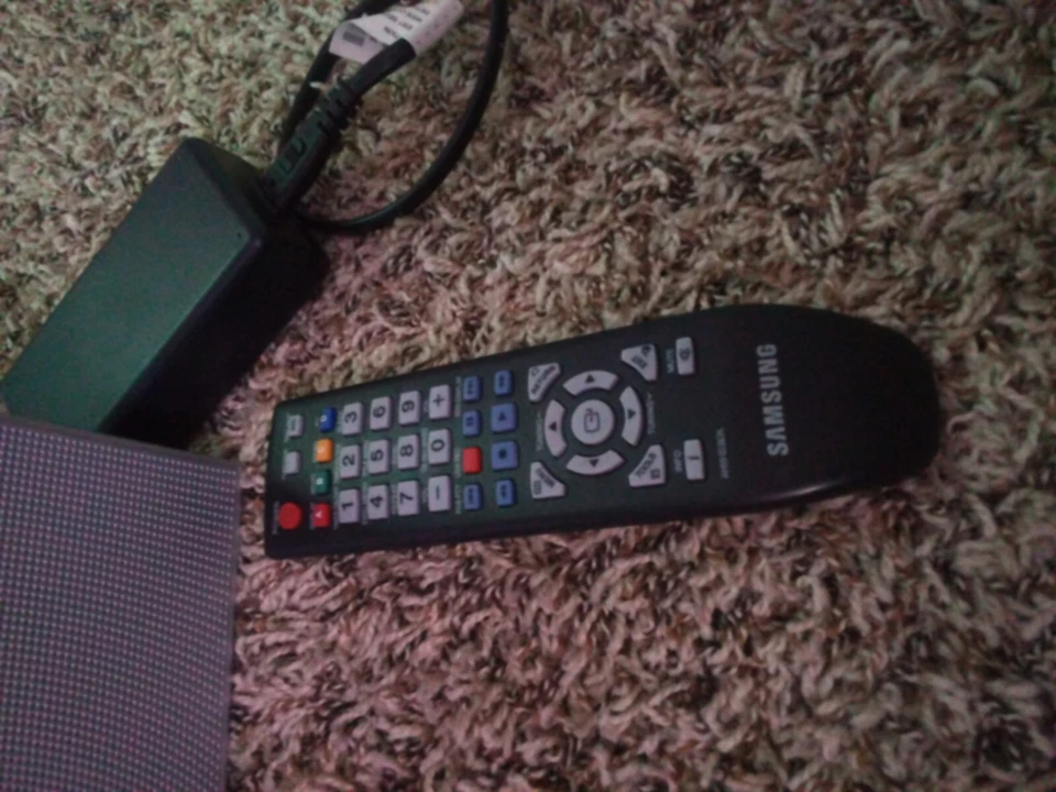 Samsung MM-D470D Micro Sistema DVD CD FM Reproductor iPod Base con Control Remoto Foto 3 de 4