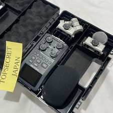 ZOOM H6 Handy Recorder Portable Digital  2 Mic Attachments and hard case