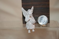 Maison de poupée miniature fausse pierre assise ange étagère ou gardien de jardin (jambes pendantes