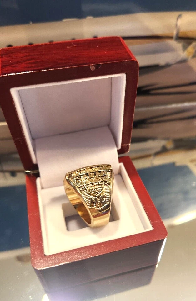 Anillo conmemorativo del Campeonato Nacional Alabama 2015 Foto 3 de 4