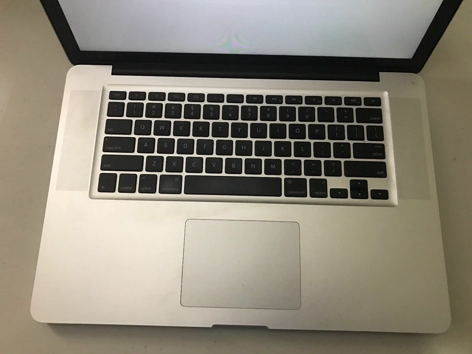 MacBook Pro 15.4 Laptop i7 2.2 GHz 16 GB 256 GB SSD Radeon 6750 2012 - Image 2 of 4