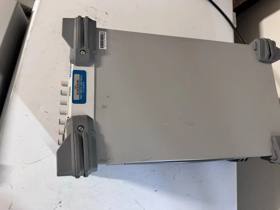 Fonte de alimentação DC programável RIGOL DP832A - Imagem 3 de 4