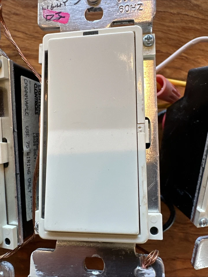 Interruptores eléctricos Lightolier luz almendra (más de 100 en total) Foto 2 de 4