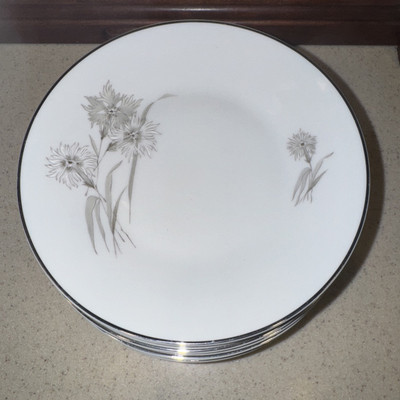Hutschreuther Bread Plates White/Gray Flowers Lot of 11