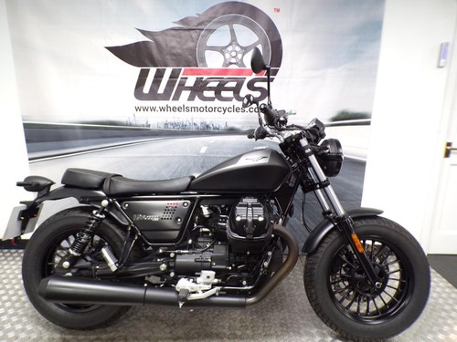 2025 MOTO GUZZI V9 BOBBER WITH ONLY 981 MILES FROM NEW - Picture 1 of 20