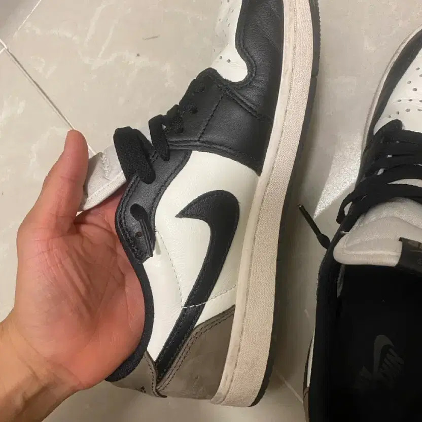 Nike Jordan 1 Low Mocha 270 Sneakers thumbnail 4