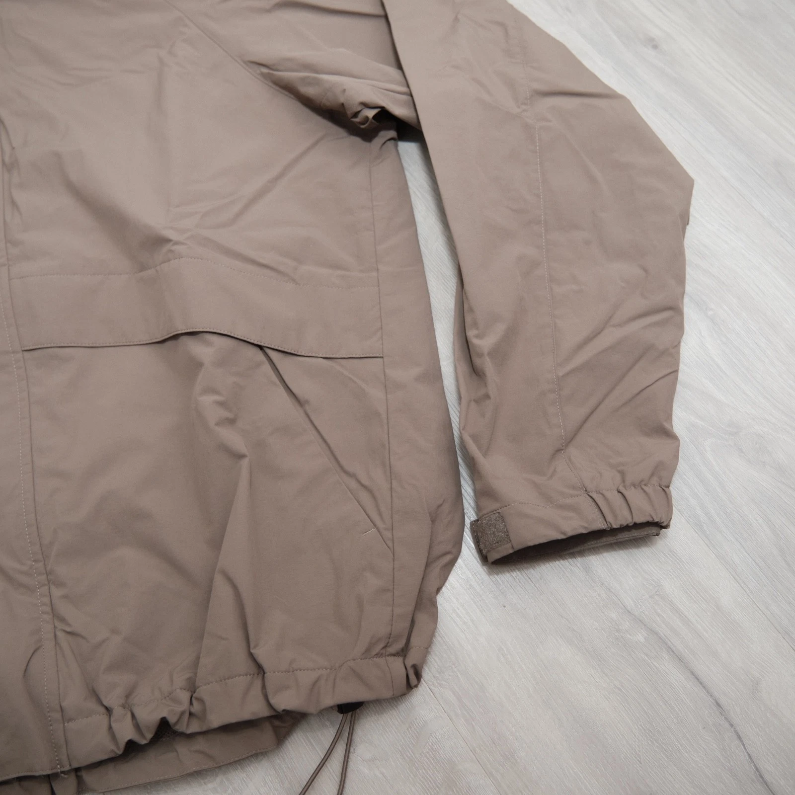 Uniqlo U Men's Lightweight Utility Windbreaker Jacket Taupe Brown Size M image 2