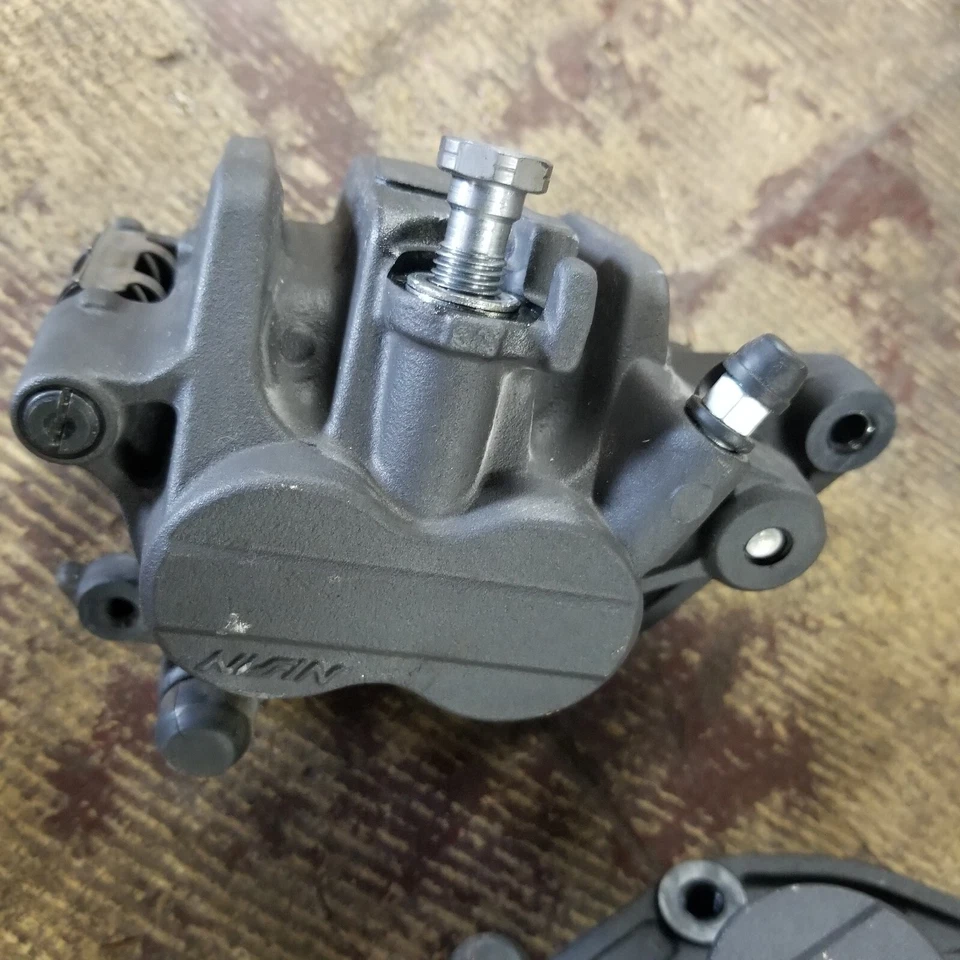 Par de pinzas de freno delanteras Triumph Street Triple 675 2012-2016 - T2020375 Foto 2 de 4