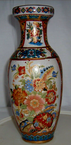 Vtg Hand Painted Chinese Ceramic Vase Floral Gold Trimmed 10" tall - 第 1/5 張圖片