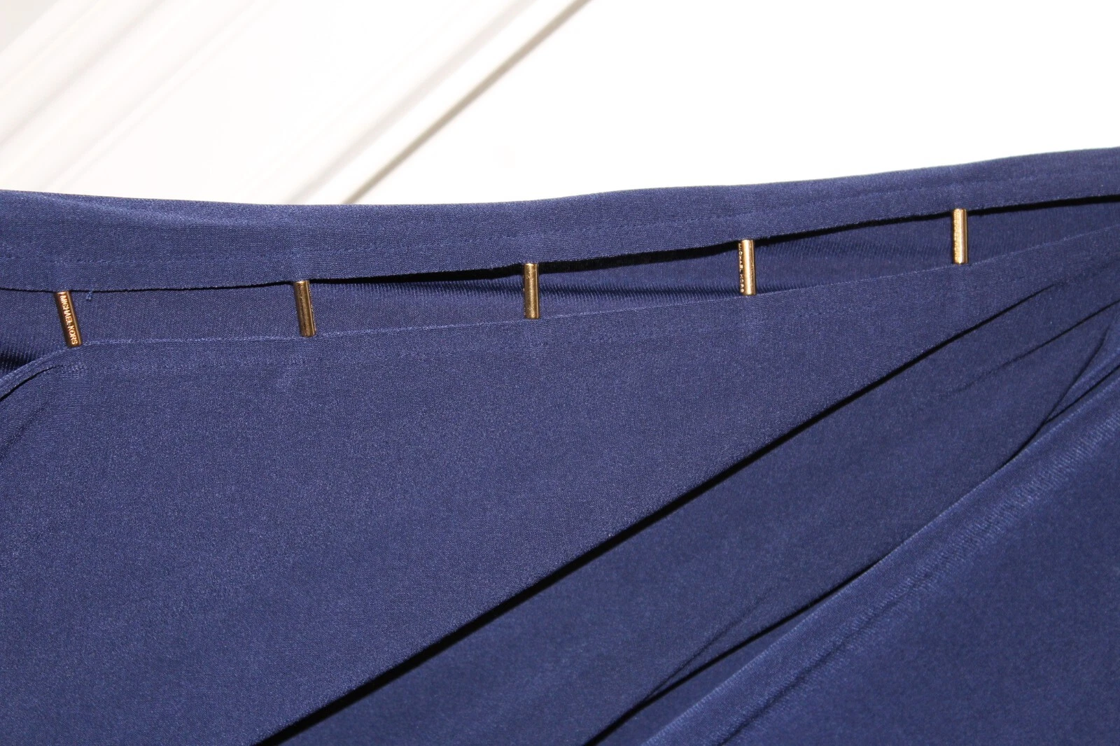 Abito donna Michael Kors 3X scollo a V tono oro ferramenta su maniche blu navy