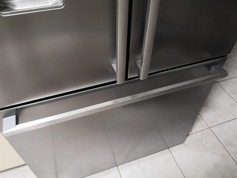 Electrolux EHE/EQE/EBE/EBM/ETE/ETM Westinghouse WHE/FBE/HBE door handle pedestal - image 2 of 4