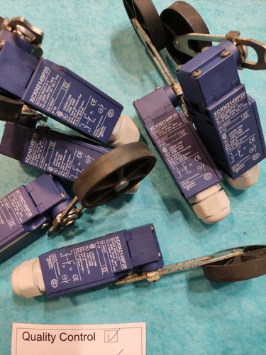 Quantity of 6 Limit switch,XC Standard, XCKN, plastic roller Telemecanique xckn - Foto 4 di 6