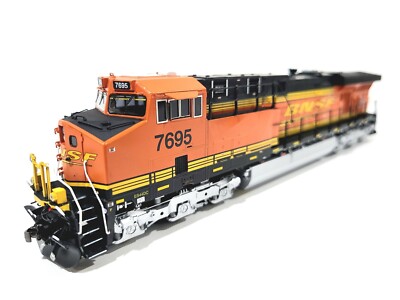 Overland OMI BNSF ES44DC Burlington Northern Santa Fe #7695 Overland OMI BNSF ES44DC Burlington Northern Santa Fe #7695