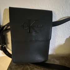 Borsa a tracolla Calvin Klein Jeans nera piccola chiusura magnetica tracolla regolabile