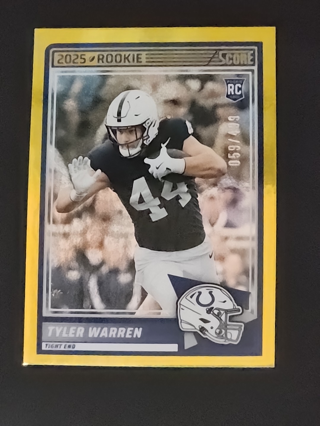 2025 Score - Rookies Tyler Warren #21 Gold Dots /499 (RC)