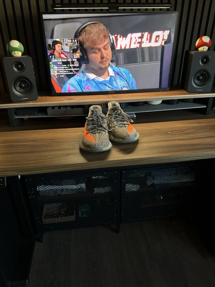 Size UK 9 - adidas Yeezy Boost 350 V2 Beluga, photo 4 of 5