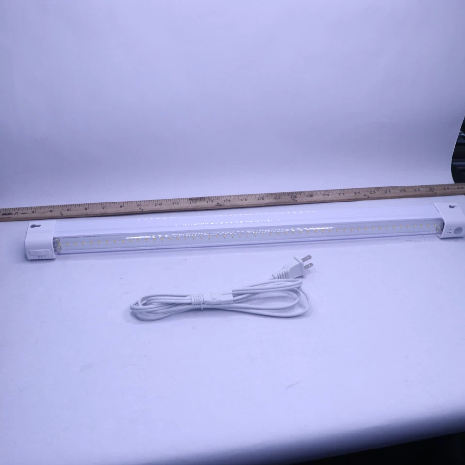 Tira de luz eléctrica recargable para utilidad Feit con detección de movimiento 2' Foto 3 de 4