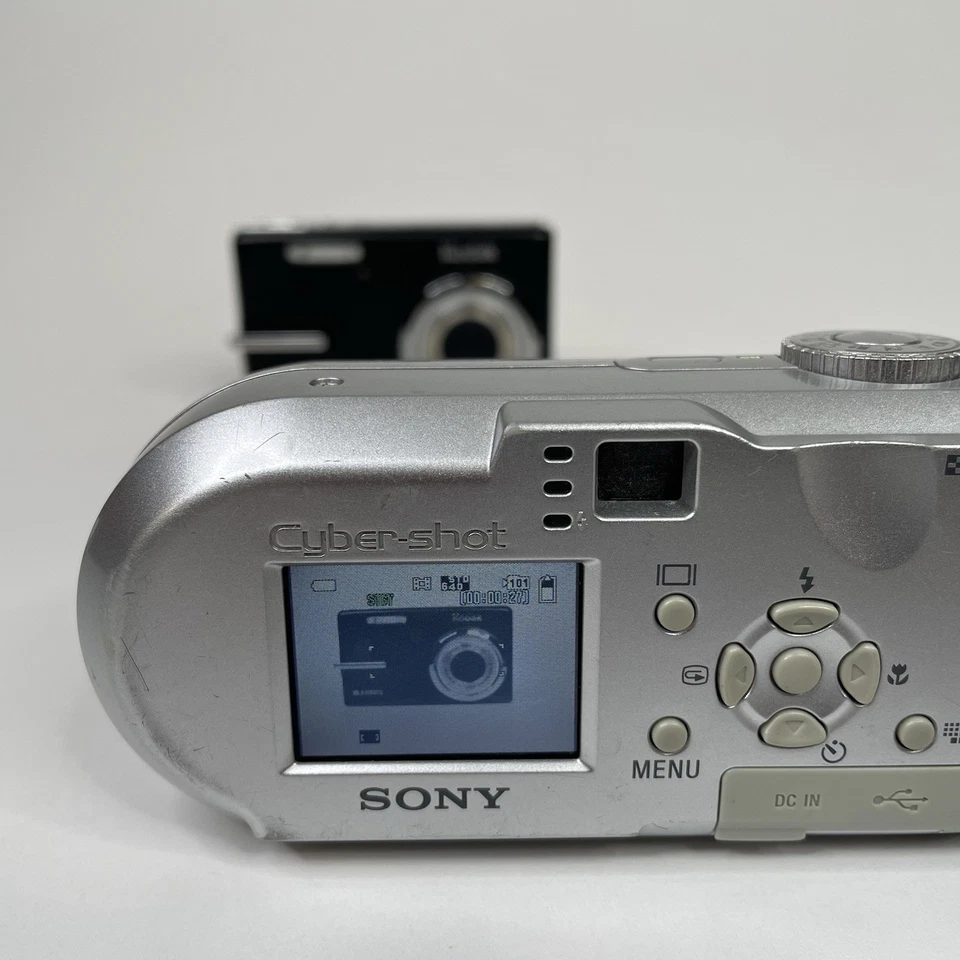 Sony Cyber shot DSC-P73 Digital Camera Digicam Y2K Memory Stick - Tested Works! - Image 4 of 4