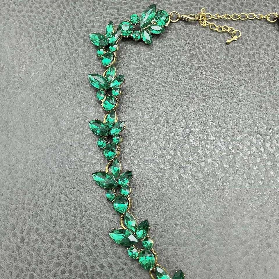 Colar feminino folha de strass verde esmeralda tom dourado declaração ajustável - Imagem 3 de 4