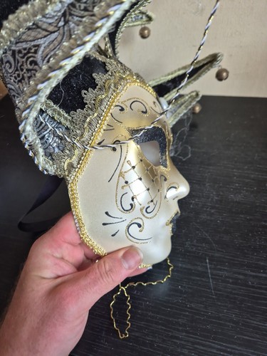 Máscara de mascarada de carnaval veneciano, artículo de campanas doradas negras como en la foto (L3) - Imagen 9 de 10