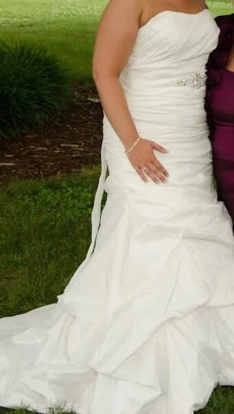 Ivory Fit&Flare Weddings Gown- size 12, cleaned w/bustle and preserved - Image 2 of 3