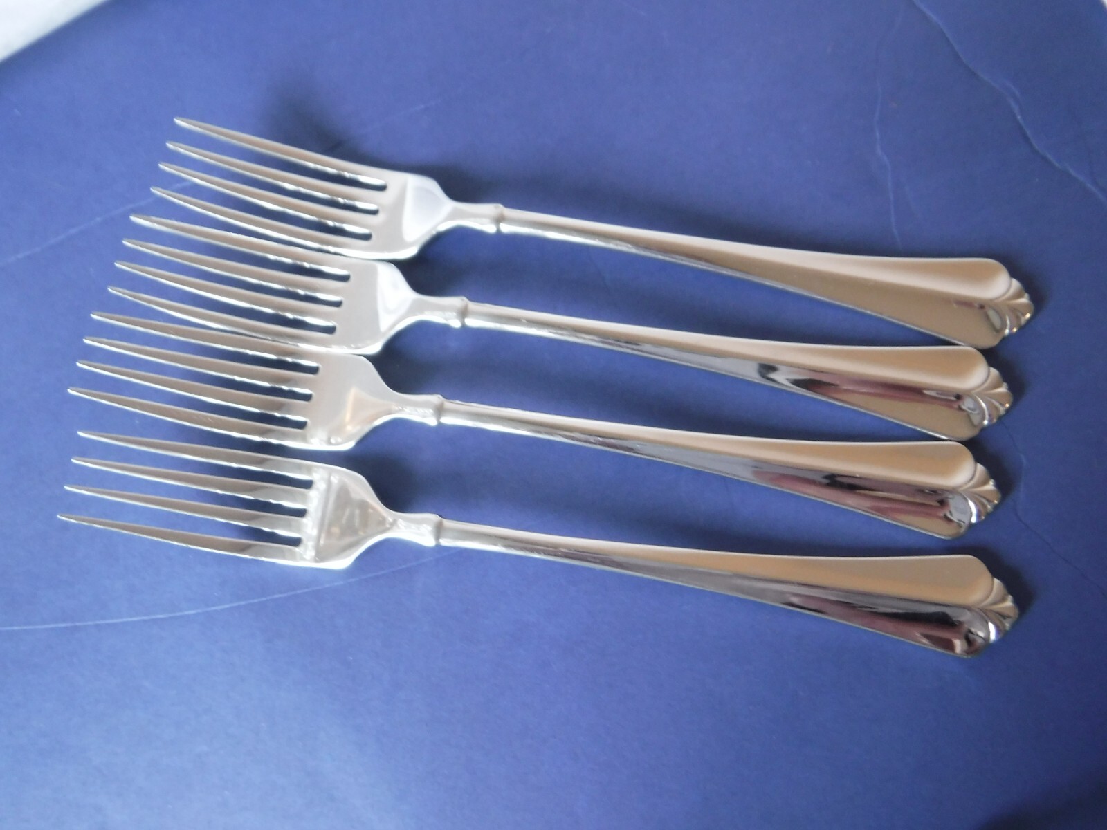 Oneida 4 Heirloom Juilliard Large Dinner forks 8 1/2 in USA stainless