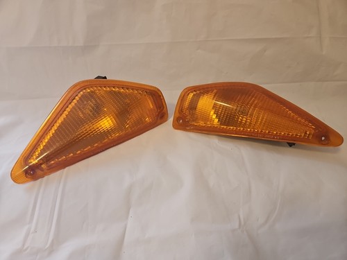 1983 YAMAHA VENTURE ROYALE XVZ1200D right/left FRONT TURN SIGNAL LIGHT INDICATOR - Picture 4 of 4