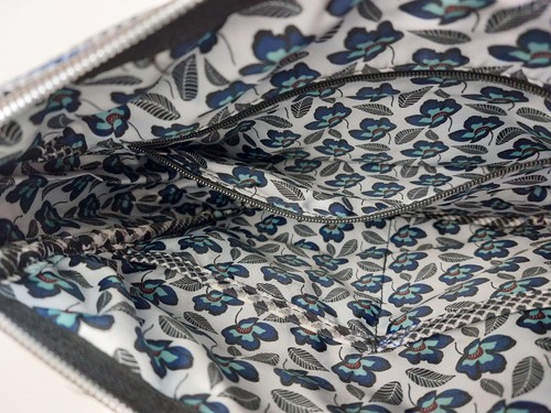 Vera Bradley On the Go Crossbody Performance Twill Bedford Plaid NWT - Picture 2 of 3