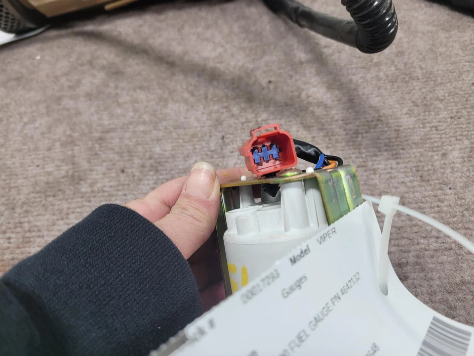 1995 DODGE VIPER FUEL GAUGE PART# 4642132 Foto 3 de 4