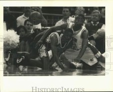 1996 Press Photo Basketball Action between Tulane, University of New Orleans