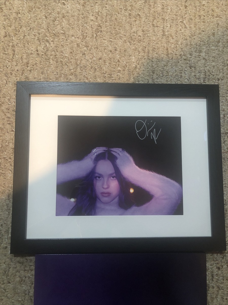 OLIVIA RODRIGO GUTS SIGNED AUTOGRAPH 11x14 FRAMED DISAPLAY
