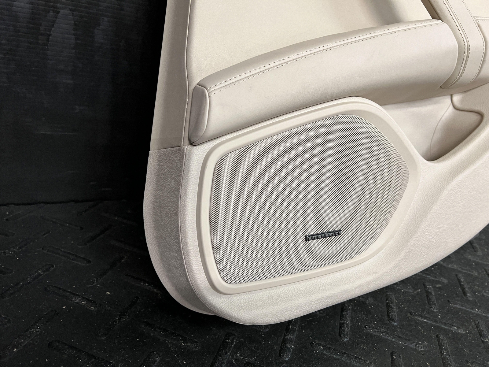 14-17 MASERATI GHIBLI REAR PASSENGER INTERIOR DOOR TRIM PANEL TAN / BLACK WOOD
