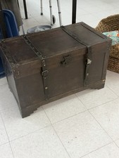 Wood  Metal Storage Trunk Chest w/ Hinged Lid, Metal Handles, Brown