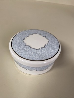 VINTAGE WEDGWOOD VENICE 3.75'' x 2''  POWDER TRINKET BOX JAR  New In Box