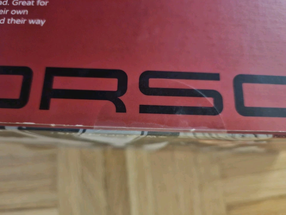 Rennbahn PORSCHE Race Track Porsche Leipzig Autorennbahn + 2 Autos ungeöffnet - Bild 4 von 4