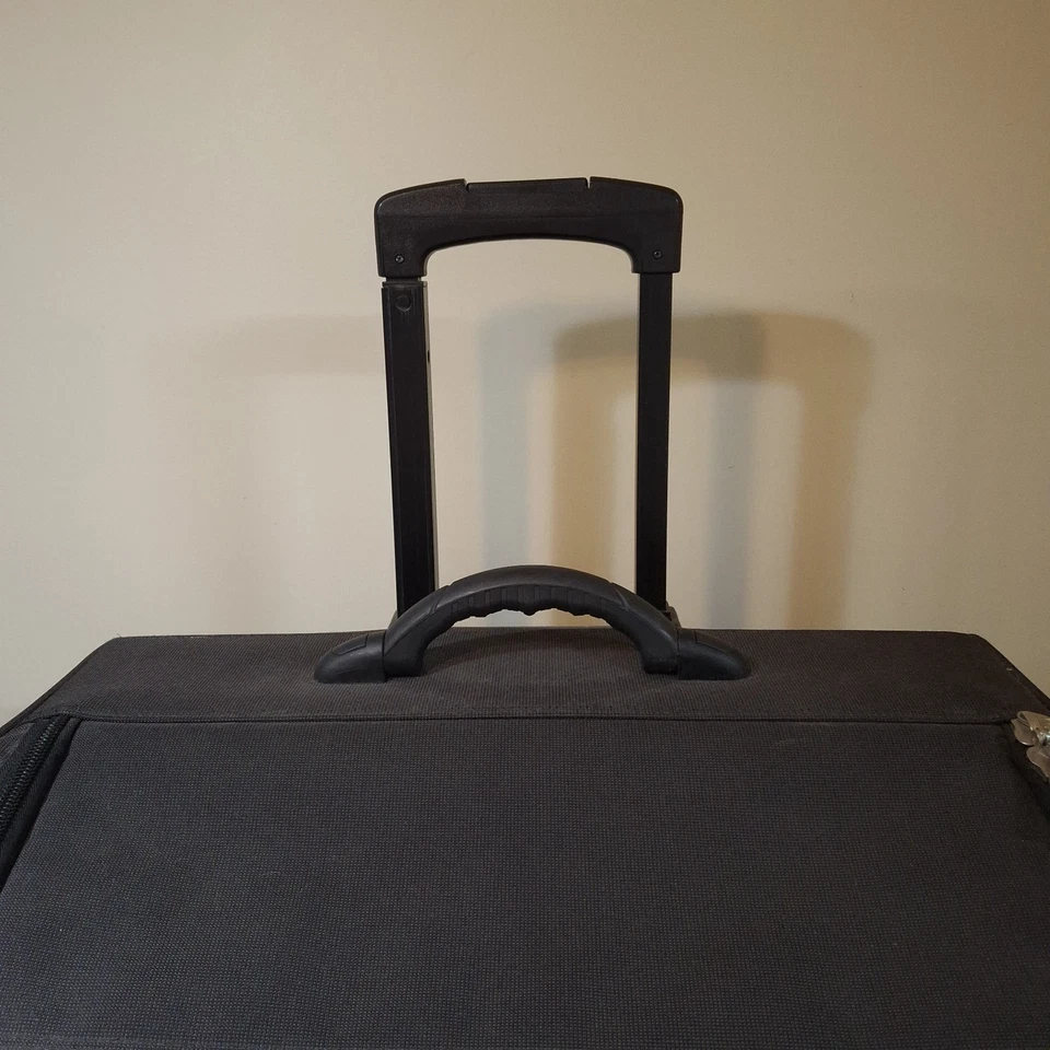 Bolsa de costura de viaje Bernina negra estuche rodante de almacenamiento con insertos usada en excelente estado Foto 3 de 4