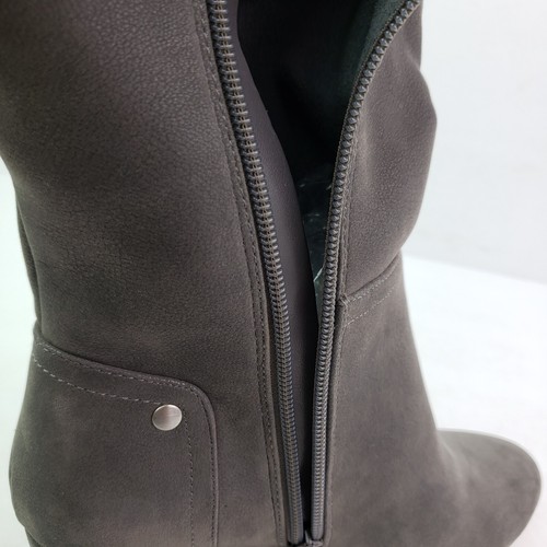 Bella Vita Kassidy Womens Size 6.5 Gray Metal Stud Almond Toe Block Heel Boots - Picture 9 of 13