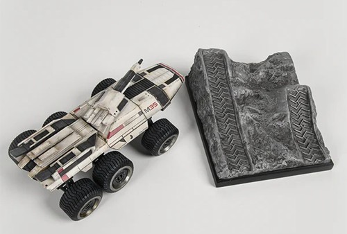 Mass Effect M35 Mako Statue Figure Vehicle + Stand Official Sold Out NEW - Picture 7 of 9