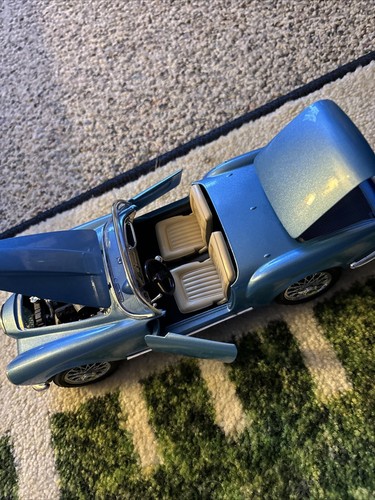 Lancia Aurelia B24 Spider 1955 – Miniature Burago 1/18 Bleue – Occasion En Excellent état