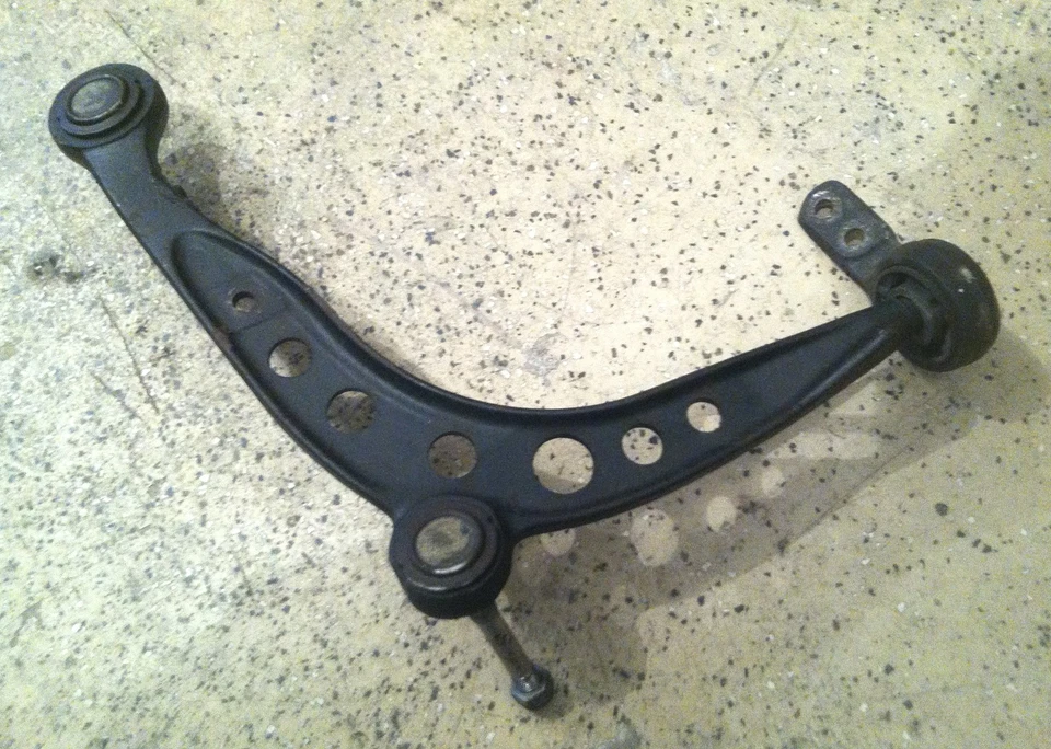 BMW 325e 325es e30 1985-1987 ~ brazo de control de horquilla delantero izquierdo ~ OEM 31121127725 Foto 2 de 4