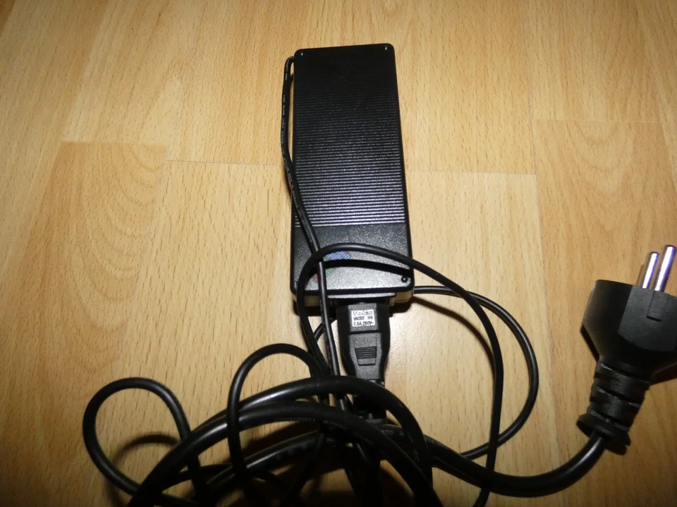 Original Netzteil Ladegerät IBM 02K6744 02K6751  Output  16V / 4.5A - Bild 4 von 4