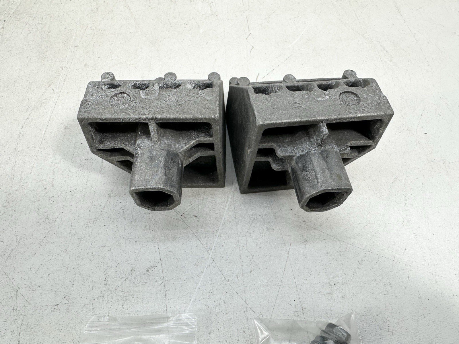 Maserati Ghibli 2014-2019 Right Radiator support brackets Pair