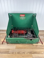 Stufa da campeggio vintage Coleman 2 fuochi a gas verde modello 425D con serbatoio