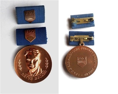 DDR FDJ Medaille Artur Becker Kämpfer spanish civil war East german medal GDR