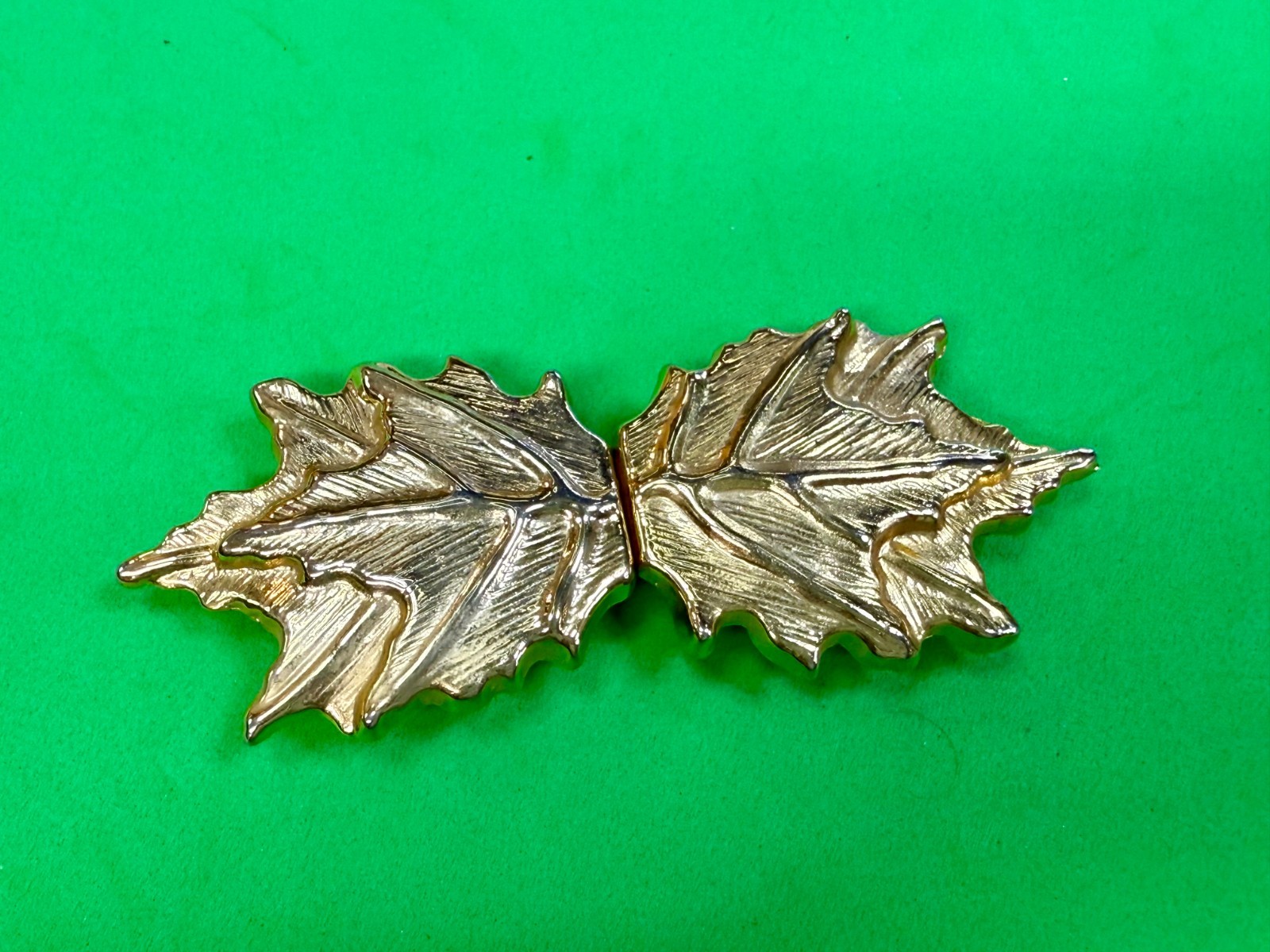 Maple Leaf  Interlocking Two Piece Vintage Gold T… - image 22